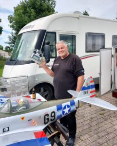 Ad bij zijn vliegtuigverzameling