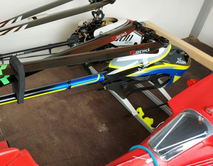 Ad bij zijn vliegtuigverzameling